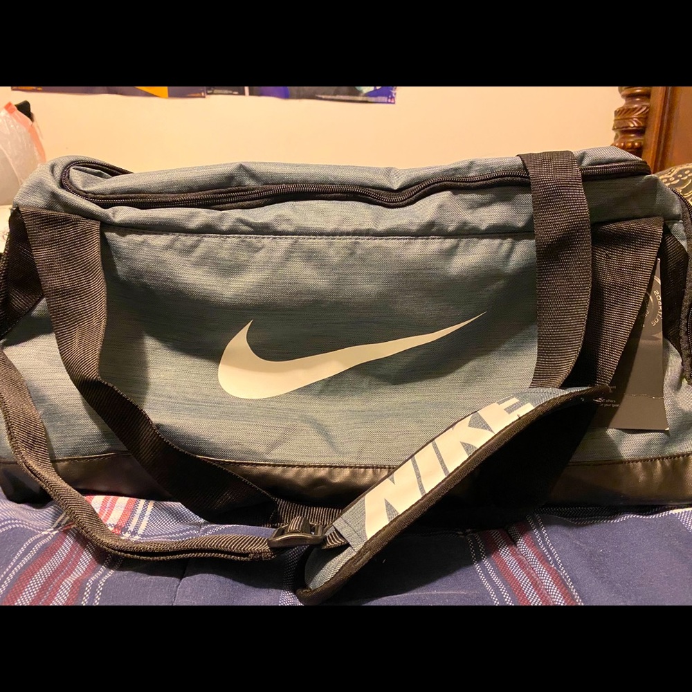 New Nike Brasilia Duffel Training Bag